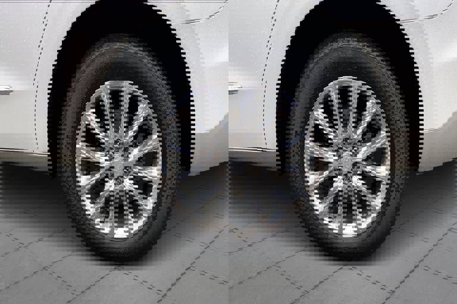 Used 2018 Buick Enclave Premium w/ Experience Buick Package image 11