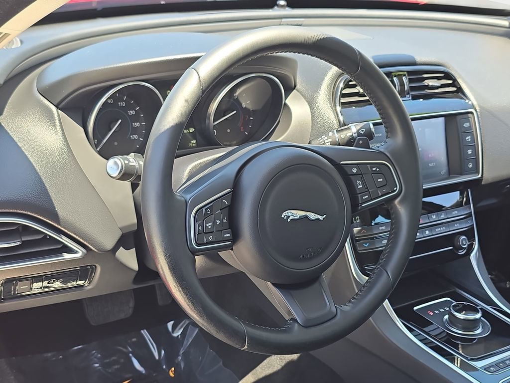 Used 2017 Jaguar XE Prestige AWD/4WD image 18