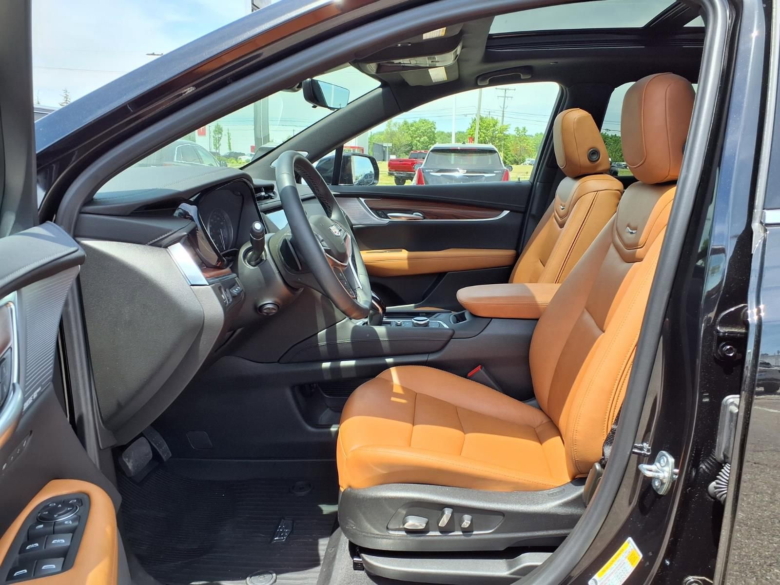 New 2026 Cadillac XT5 Premium Luxury w/ LPO, Floor Liner Package AWD/4WD image 13