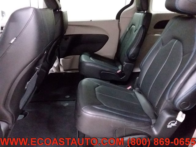 Used 2021 Chrysler Pacifica Touring-L image 12