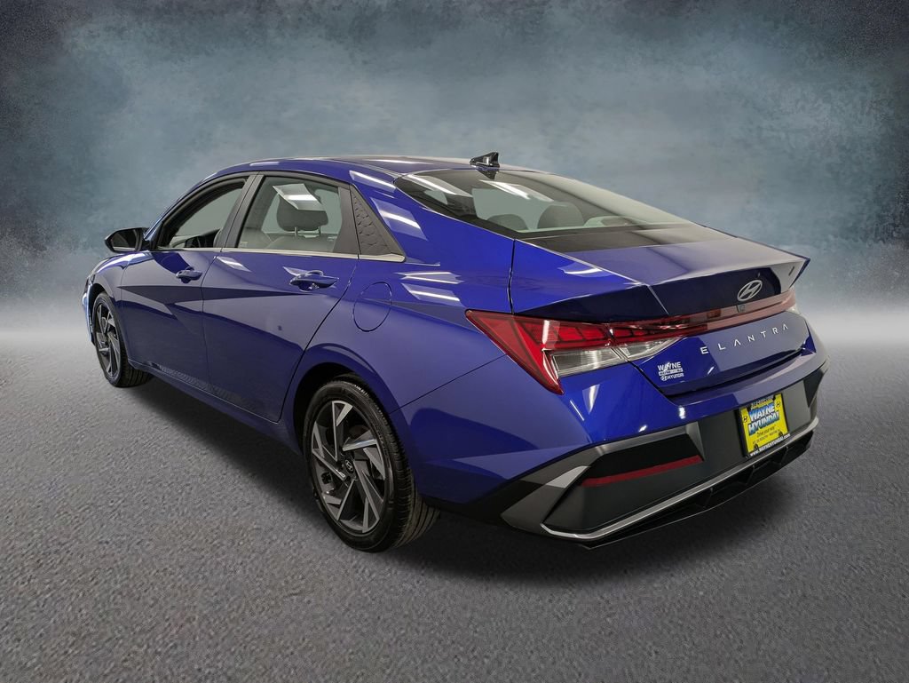 Certified 2025 Hyundai Elantra SEL w/ Cargo Package FWD image 6