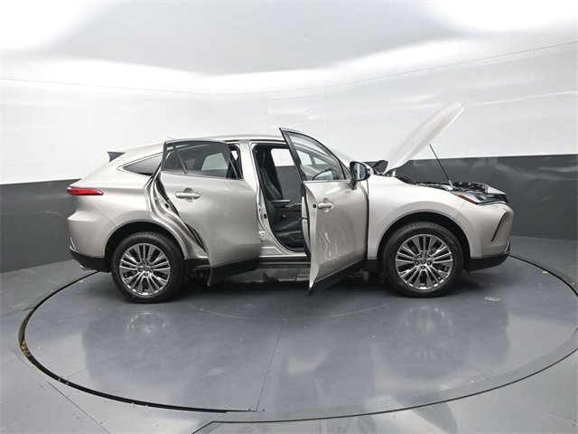 Used 2023 Toyota Venza Limited image 42