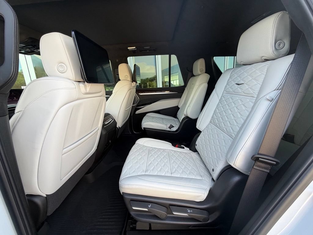 New 2026 Cadillac Escalade Platinum Sport w/ LPO, ONYX Package AWD/4WD image 18