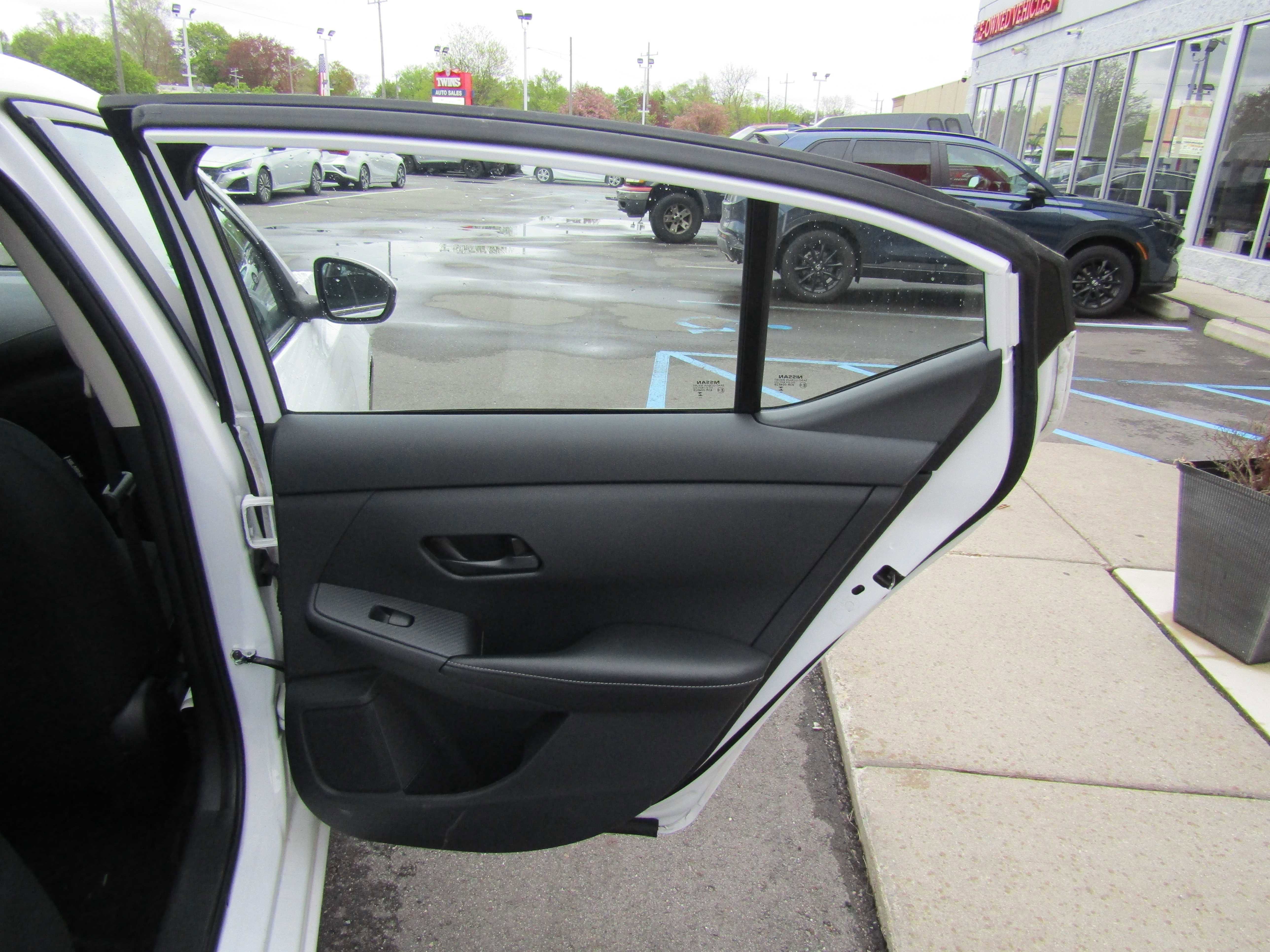 Used 2024 Nissan Sentra SV FWD image 12