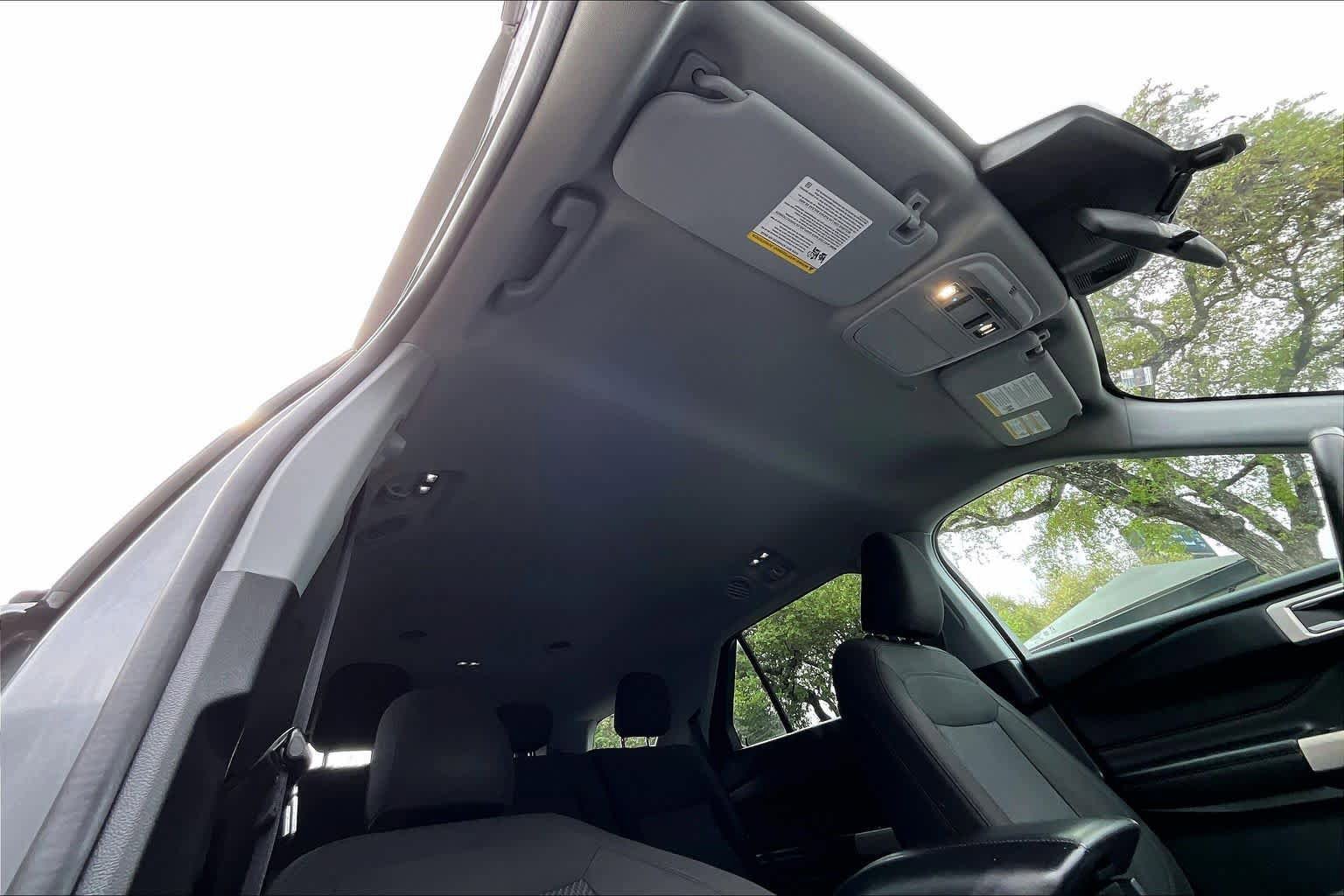 Used 2022 Ford Explorer XLT image 14