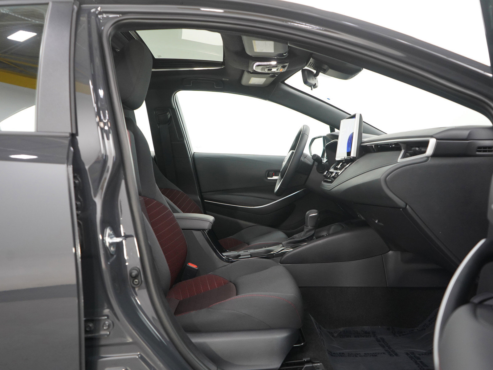 Used 2025 Toyota Corolla SE image 10