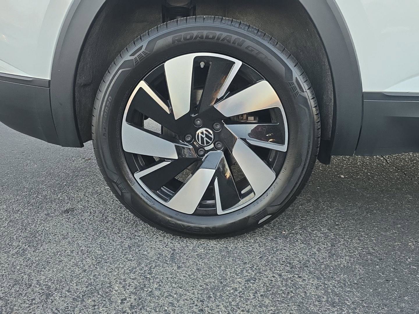 Used 2024 Volkswagen Atlas Cross Sport SE image 5