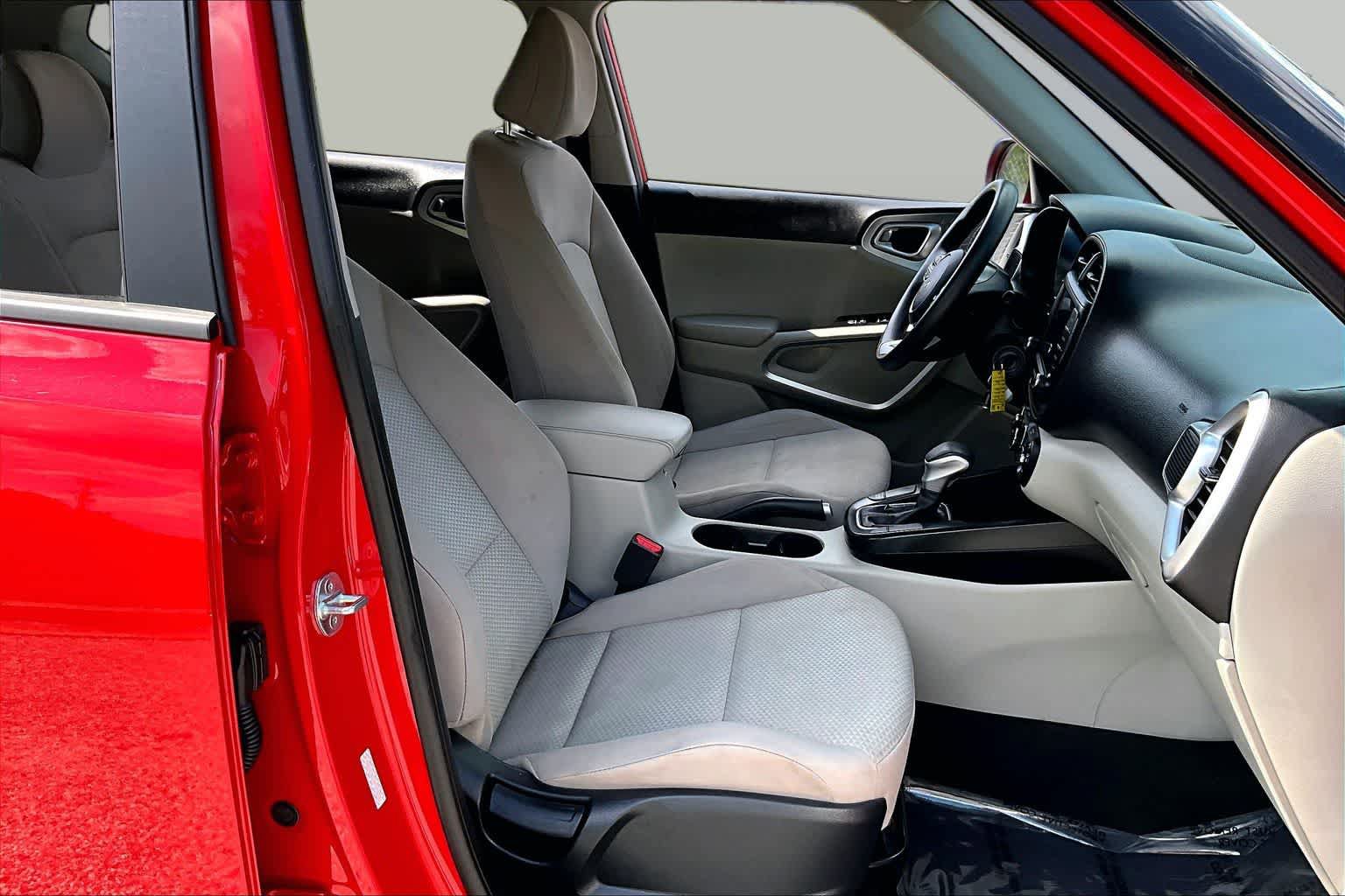 Used 2023 Kia Soul LX FWD image 9