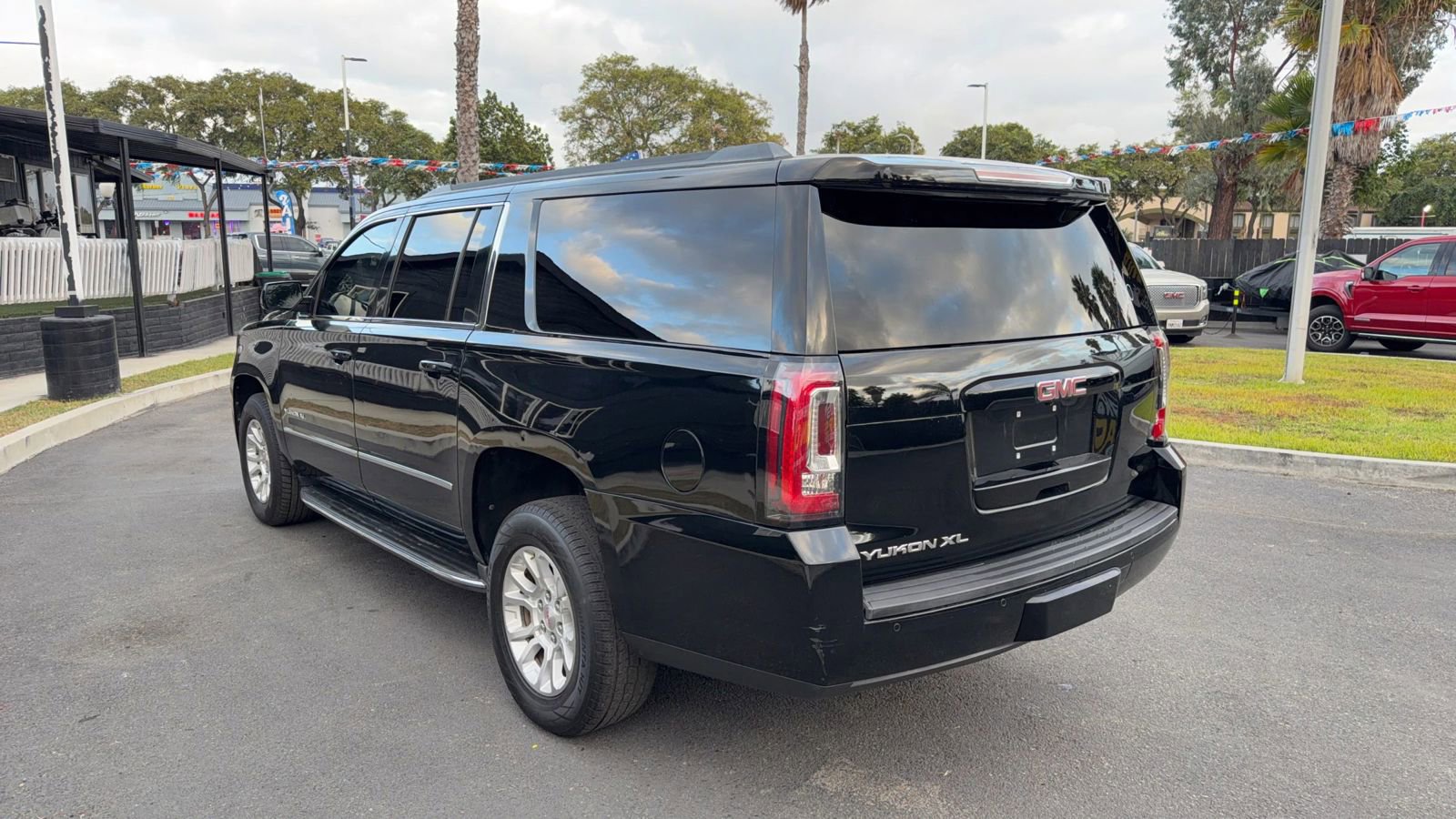Used 2016 GMC Yukon XL SLT image 6