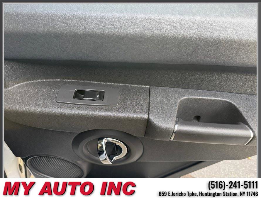 Used 2010 Jeep Commander Sport w/ Sun/Sound Group image 33