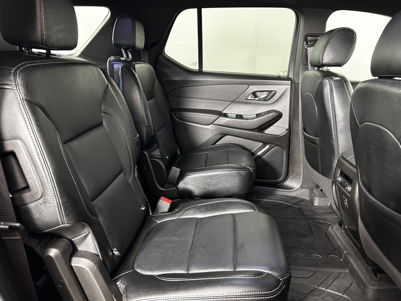 Used 2023 Chevrolet Traverse LT FWD image 13