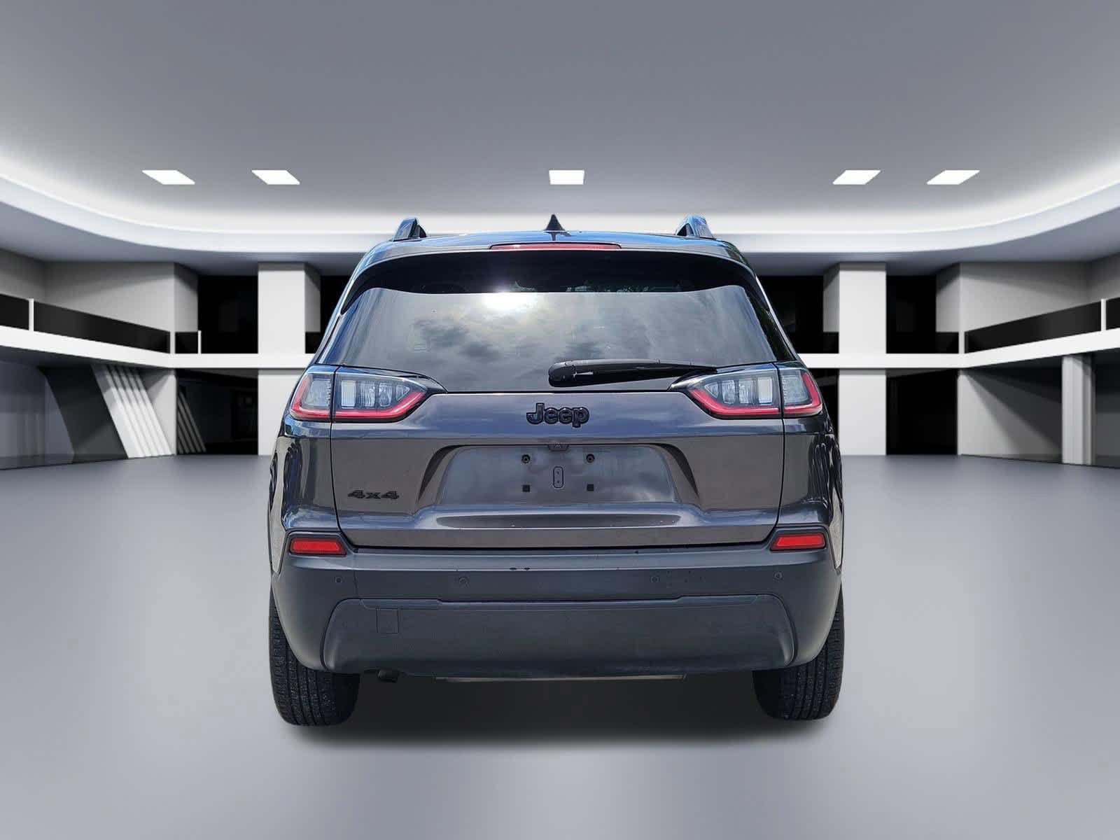 Used 2019 Jeep Cherokee Latitude Plus AWD/4WD image 5