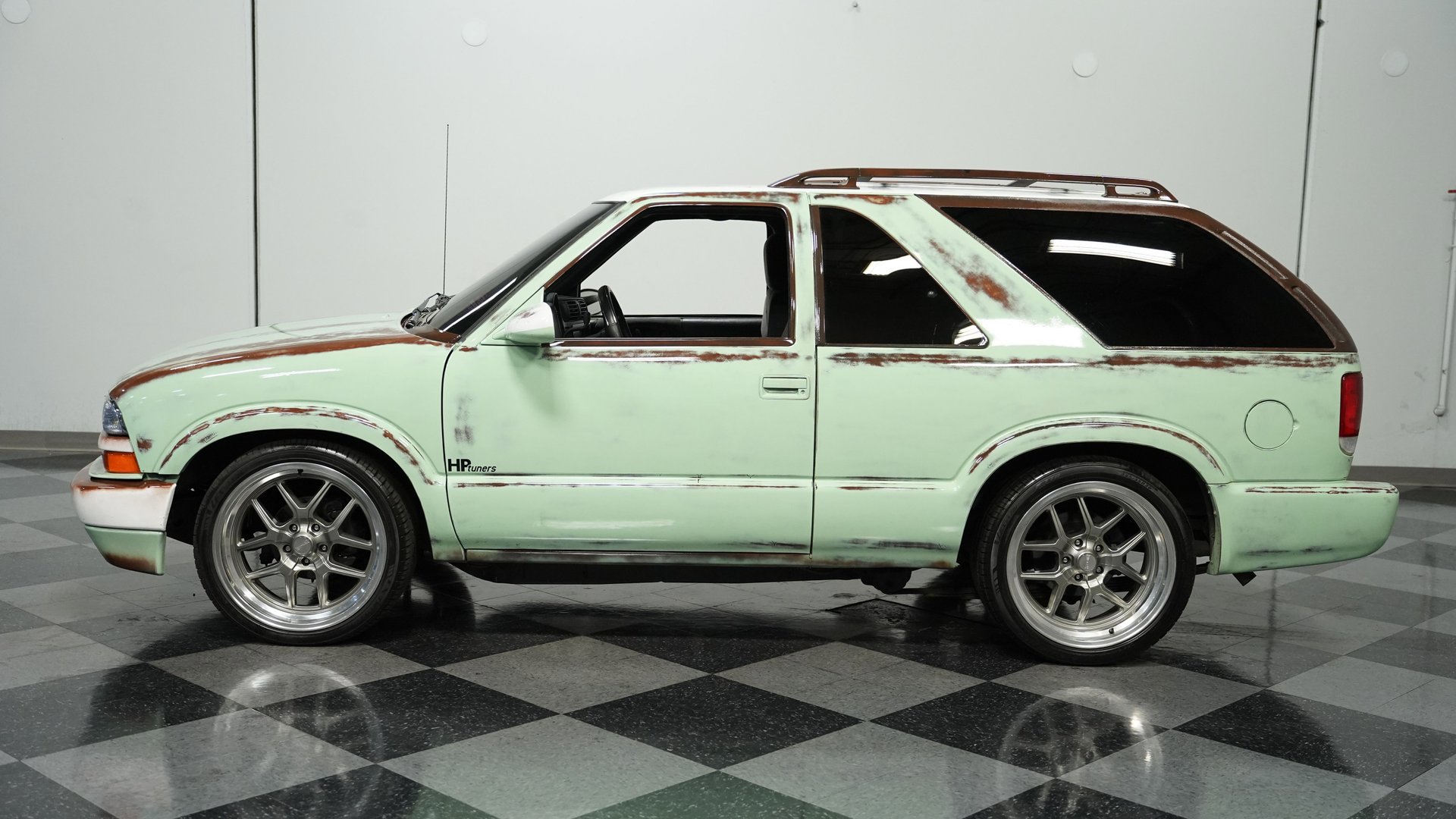 Used 2001 Chevrolet Blazer LS image 2