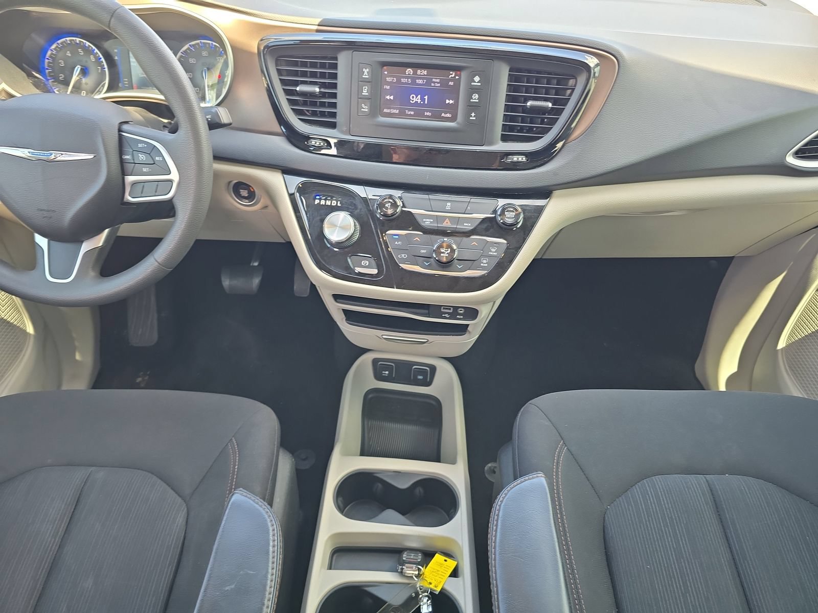Used 2017 Chrysler Pacifica Touring FWD image 11