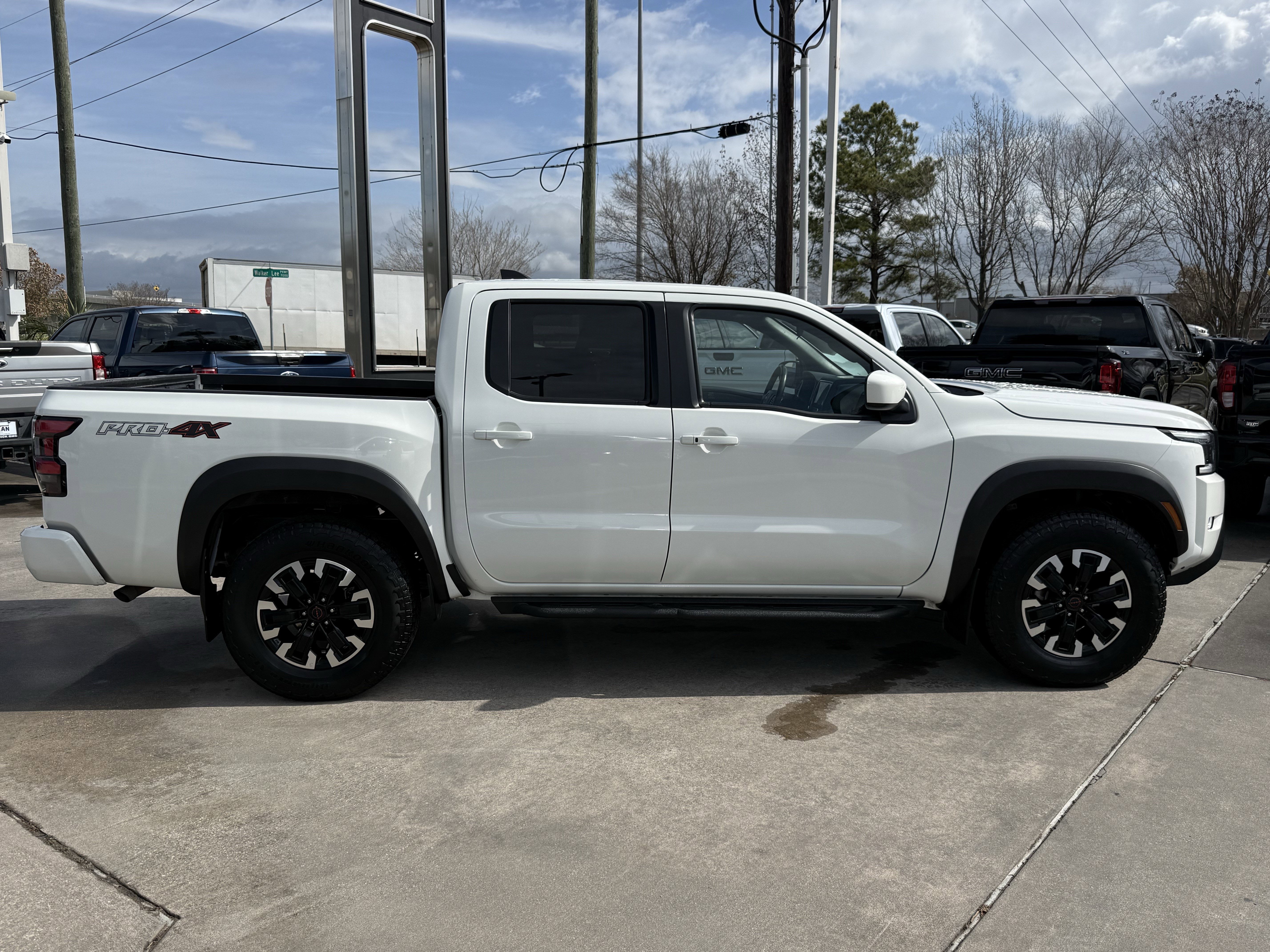 Used 2024 Nissan Frontier PRO-4X image 3