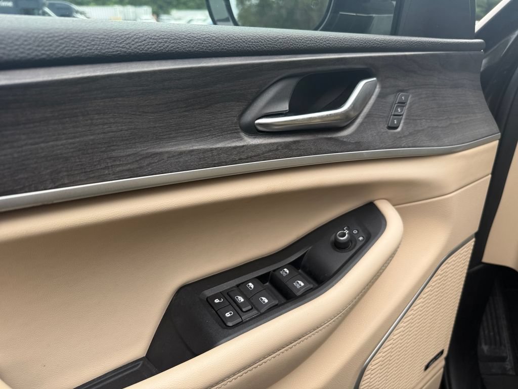Used 2021 Jeep Grand Cherokee L Limited RWD image 19