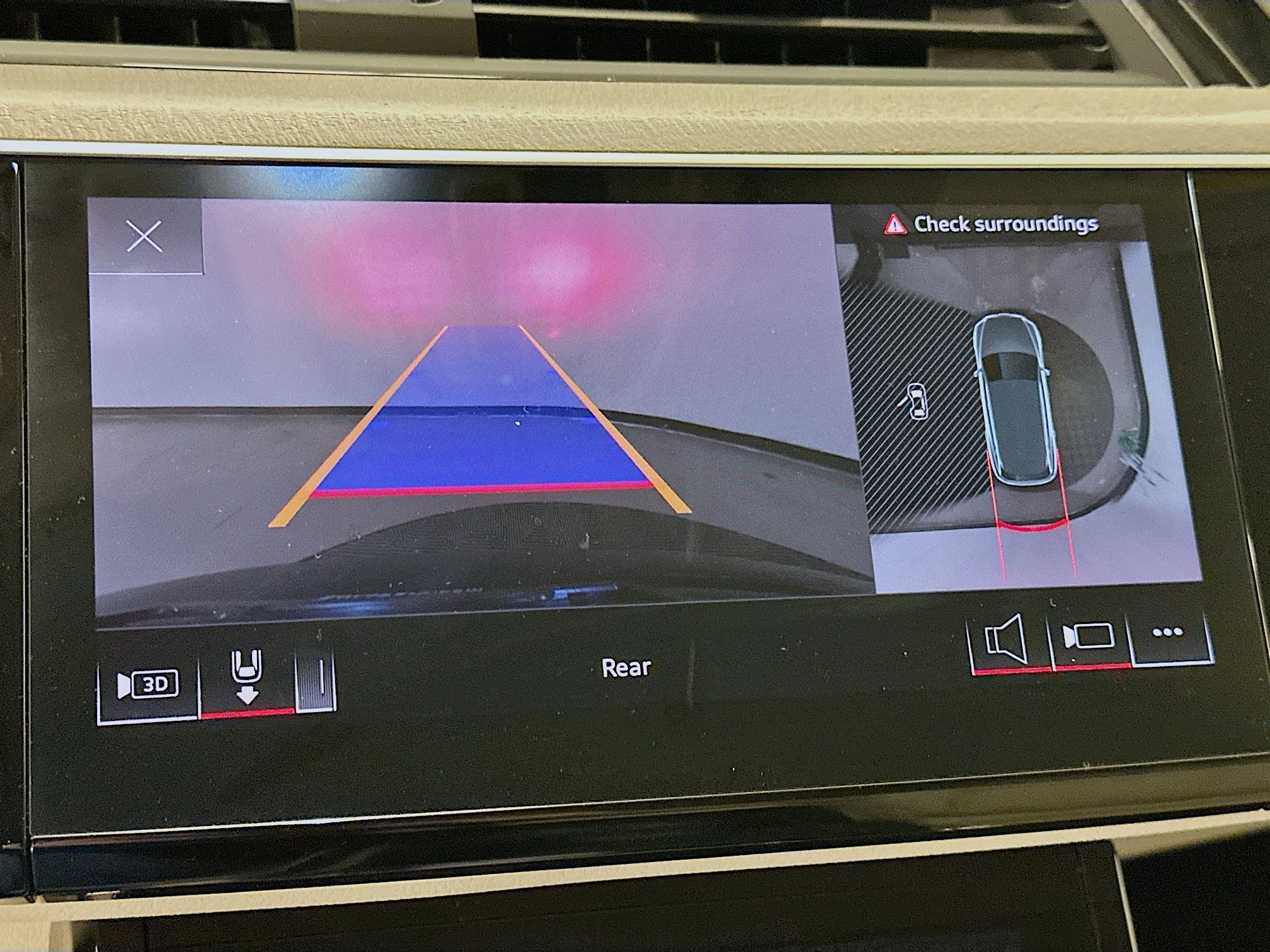 Used 2024 Audi Q8 e-tron Premium Plus w/ Premium Plus Package image 23