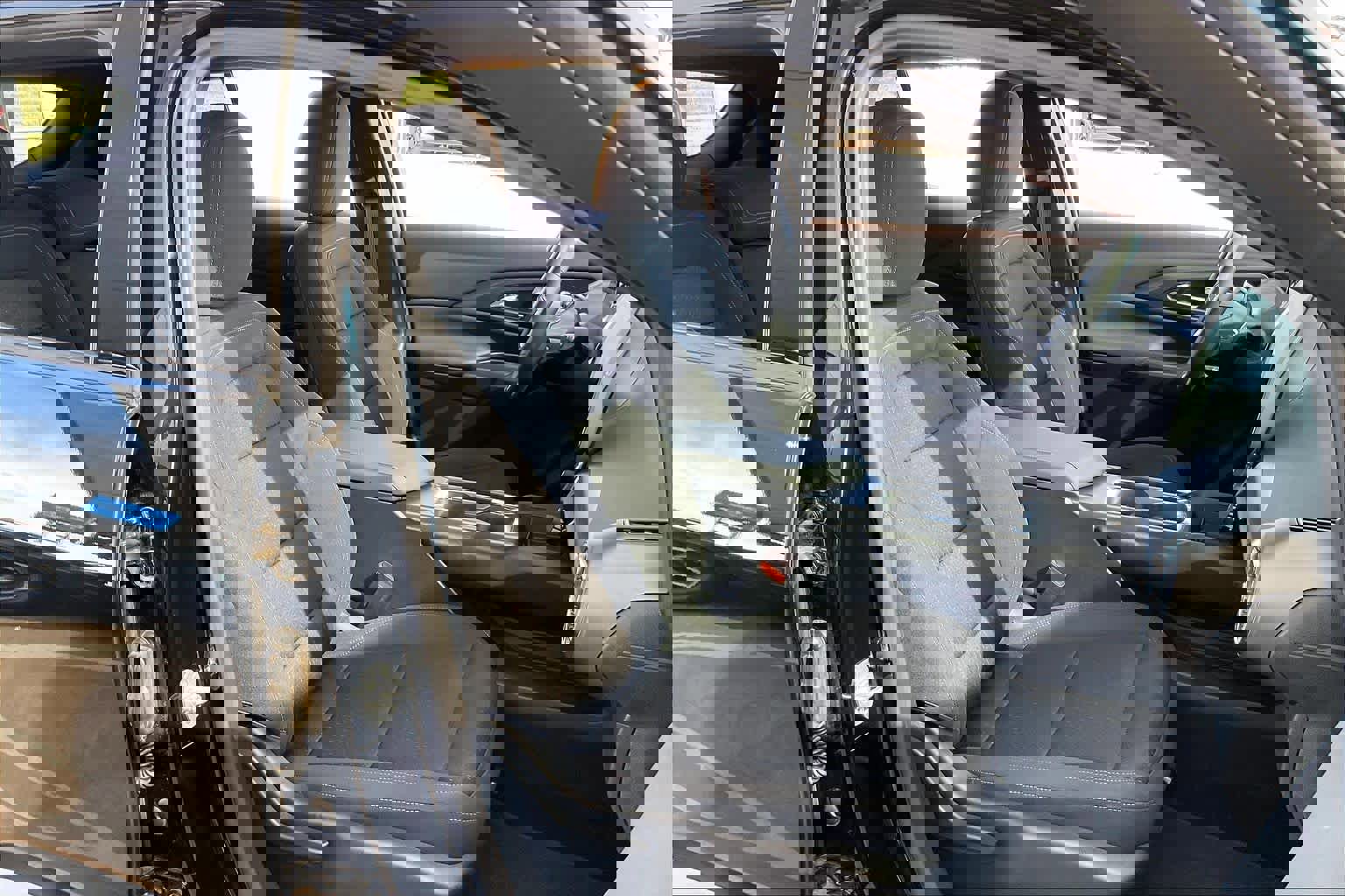 Certified 2025 Chevrolet Equinox EV LT w/ Comfort Package image 9