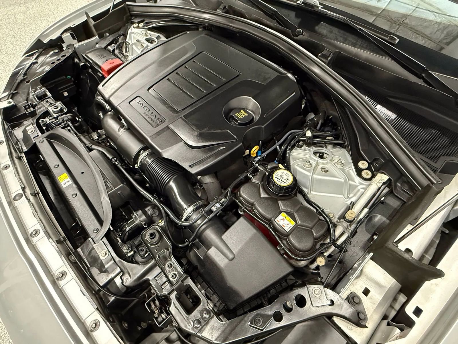 Used 2019 Jaguar F-PACE Premium image 67