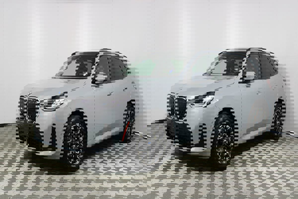 Used 2025 BMW X3 xDrive30i image 3