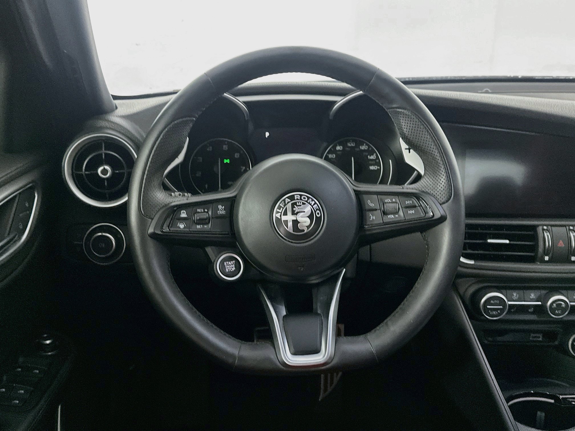 Used 2023 Alfa Romeo Giulia Veloce RWD image 18