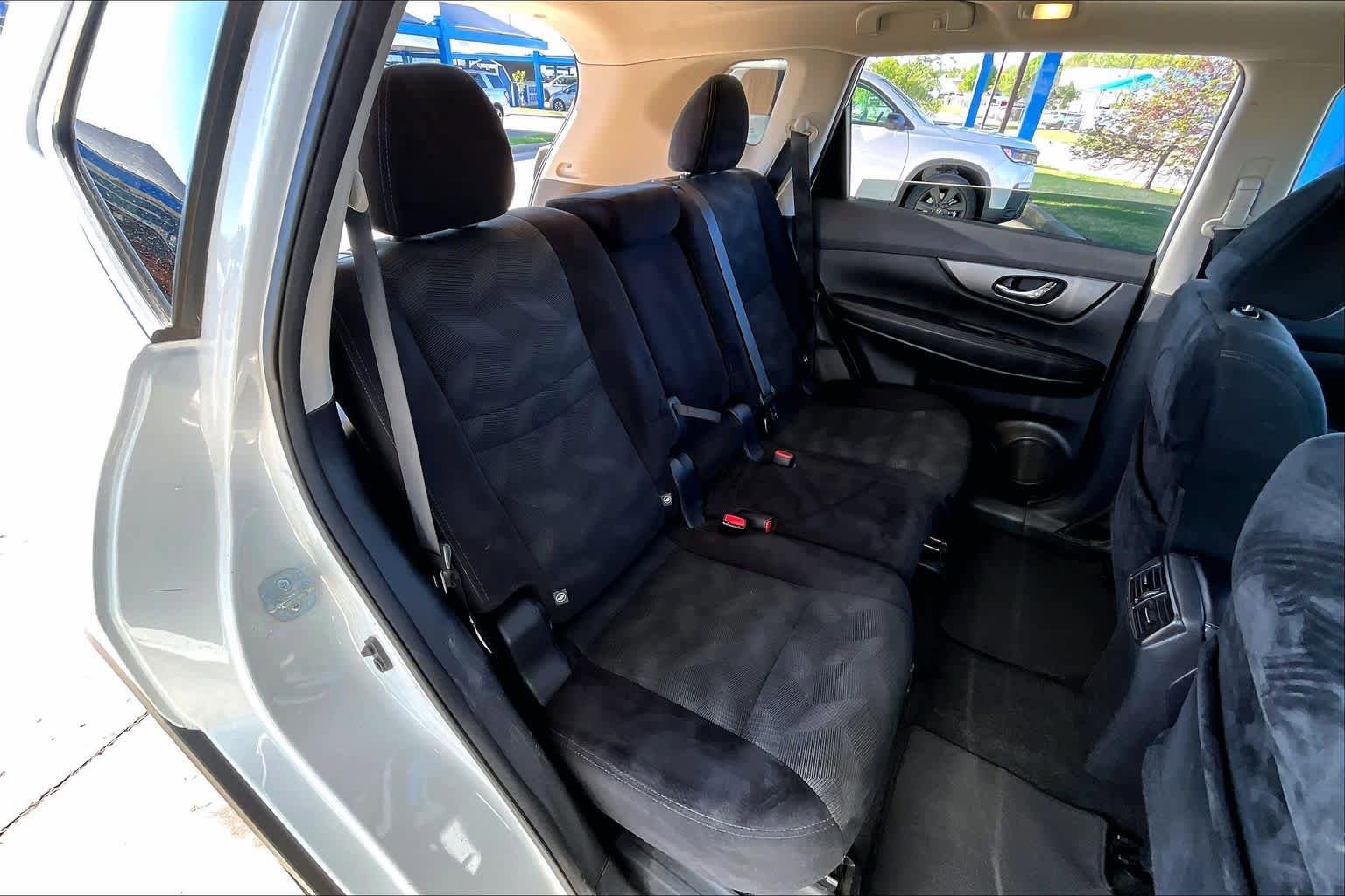 Used 2016 Nissan Rogue SV w/ SV Premium Package AWD/4WD image 20