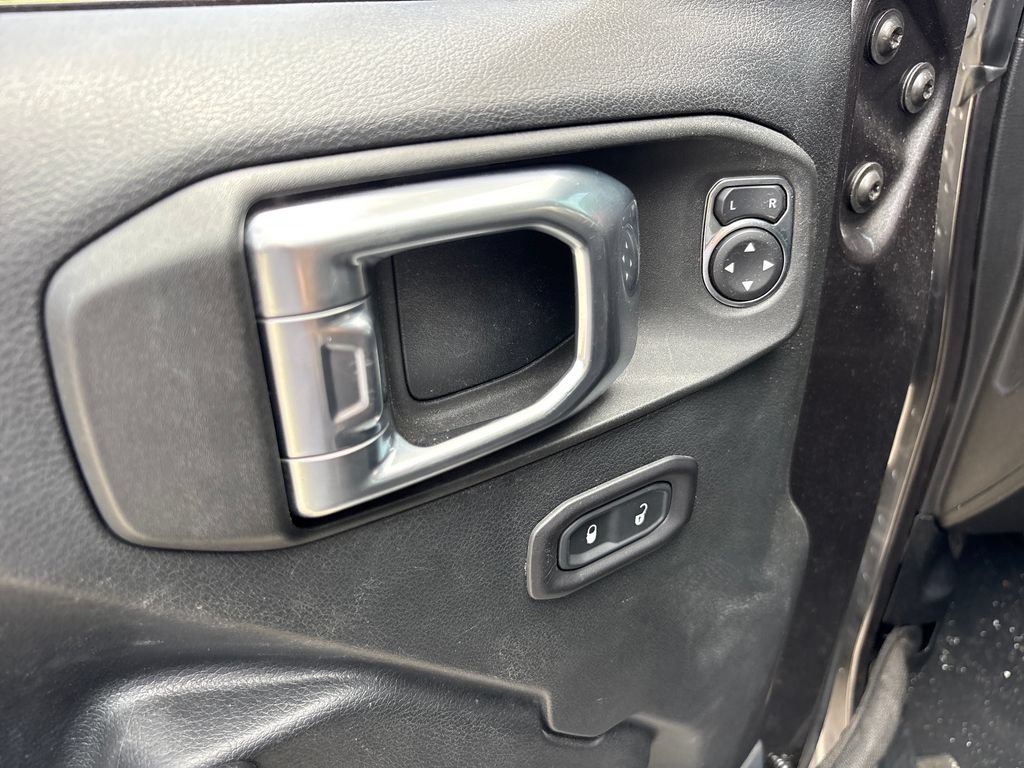 Used 2018 Jeep Wrangler Rubicon AWD/4WD image 16