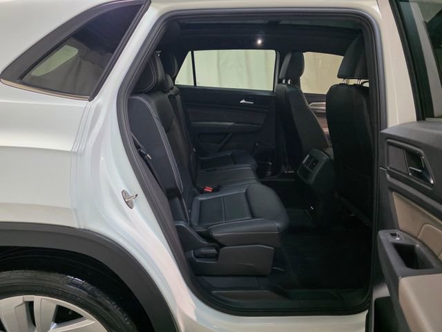 Certified 2022 Volkswagen Atlas Cross Sport SE w/ Panoramic Sunroof Package image 32