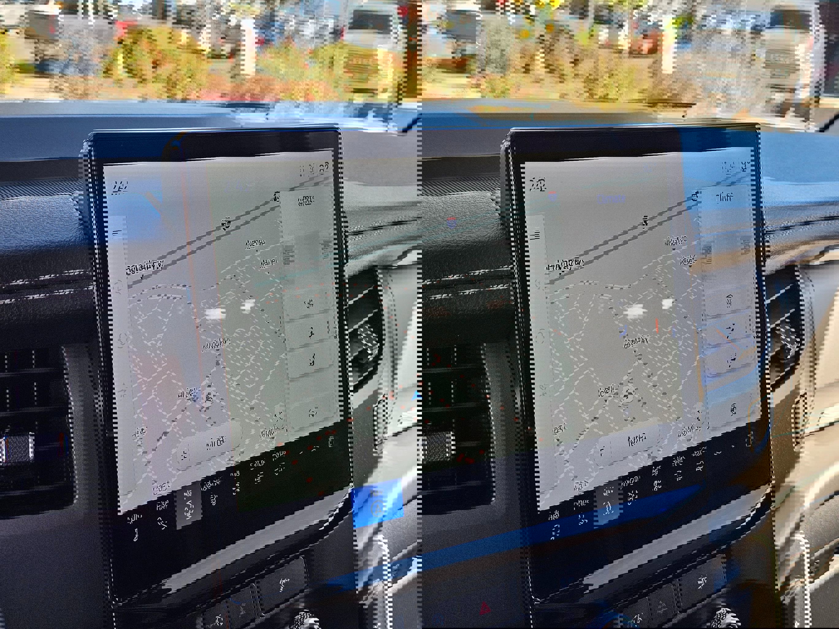 Used 2024 Ford Expedition XLT image 28