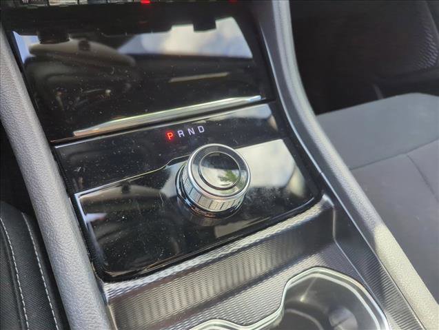 Used 2024 Jeep Grand Cherokee Laredo image 6