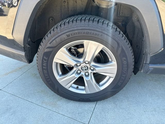 Used 2022 Toyota RAV4 LE AWD/4WD image 10