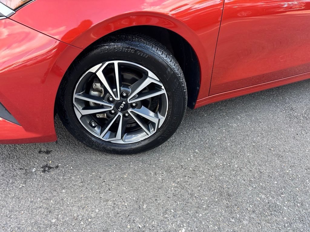 Used 2023 Kia Forte LXS FWD image 2
