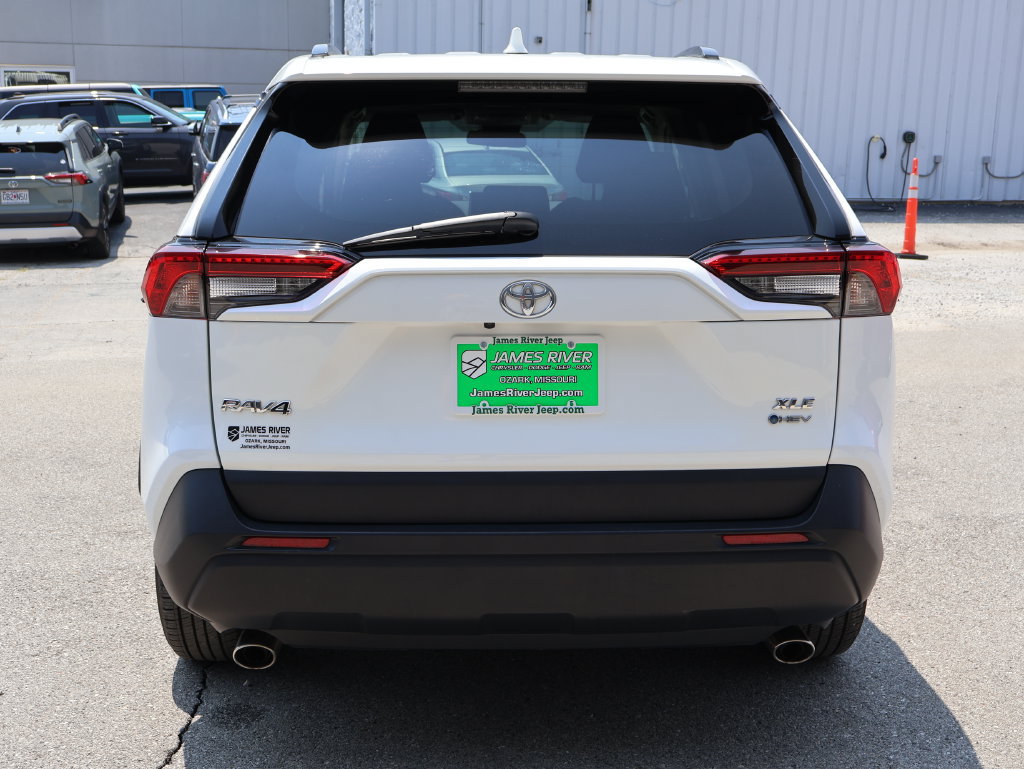 Used 2025 Toyota RAV4 XLE AWD/4WD image 4