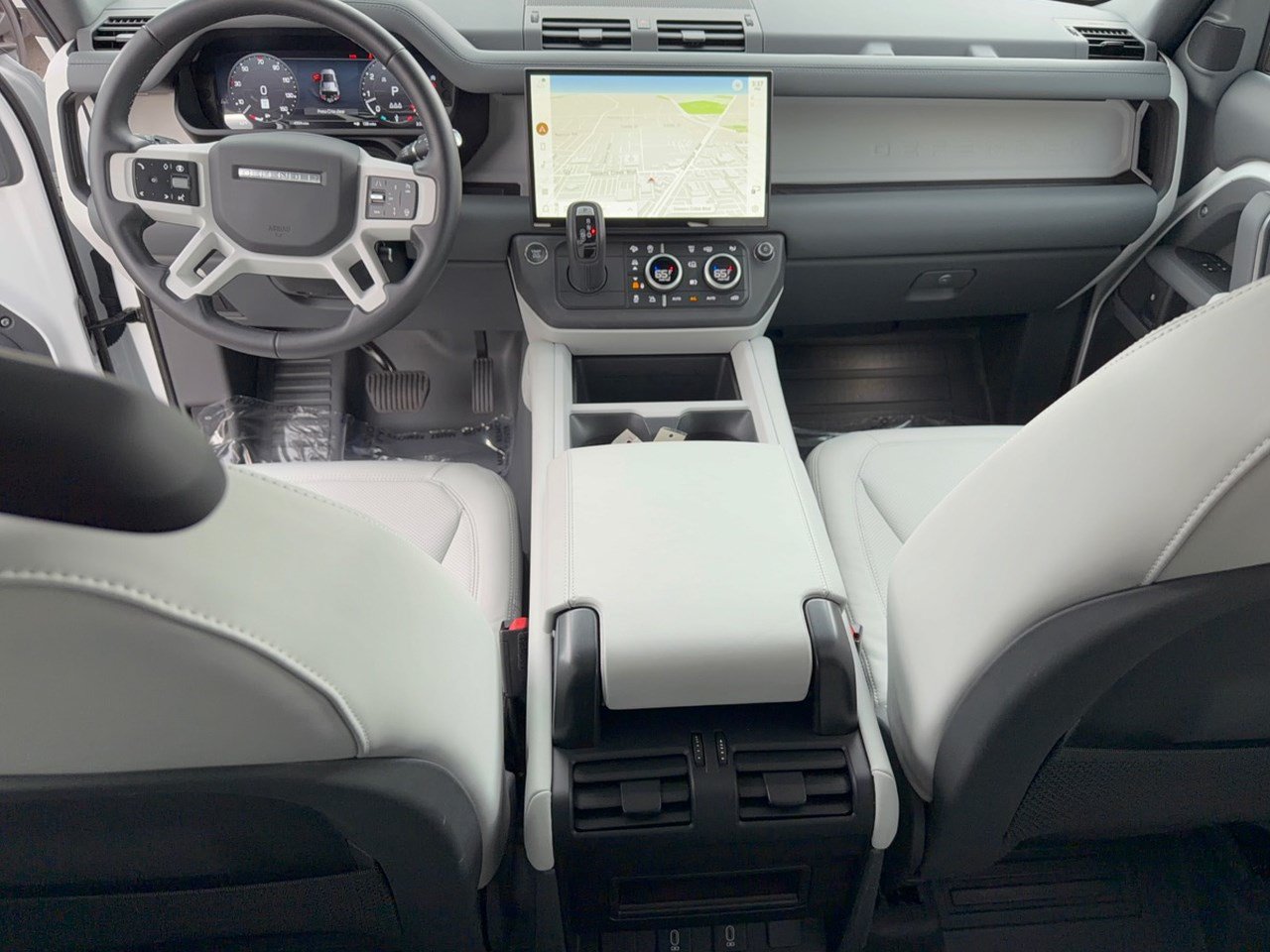 Certified 2026 Land Rover Defender 110 X-Dynamic SE AWD/4WD image 17