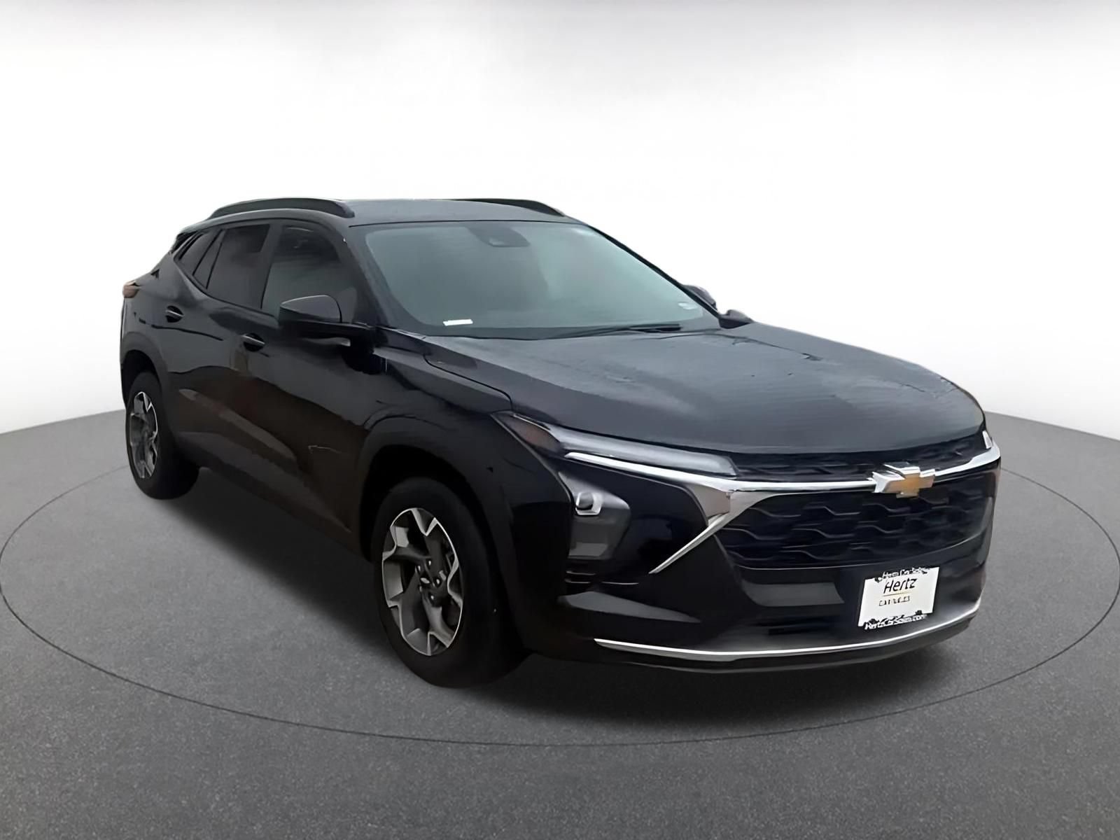 Used 2025 Chevrolet Trax LT FWD image 3