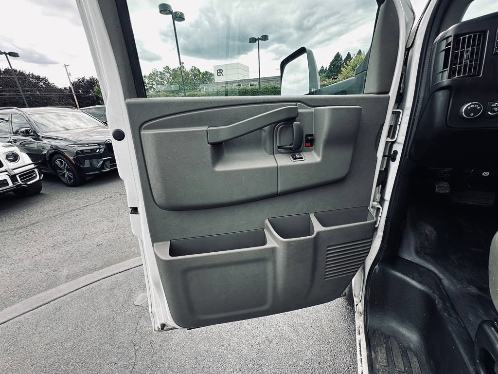 Used 2021 Chevrolet Express 4500 Extended w/ Power Convenience Package RWD image 20