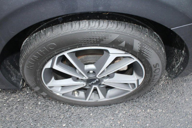 Used 2024 Kia Forte LXS image 6