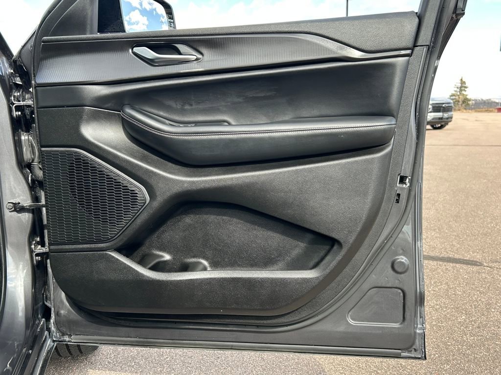 Used 2023 Jeep Grand Cherokee Altitude image 32