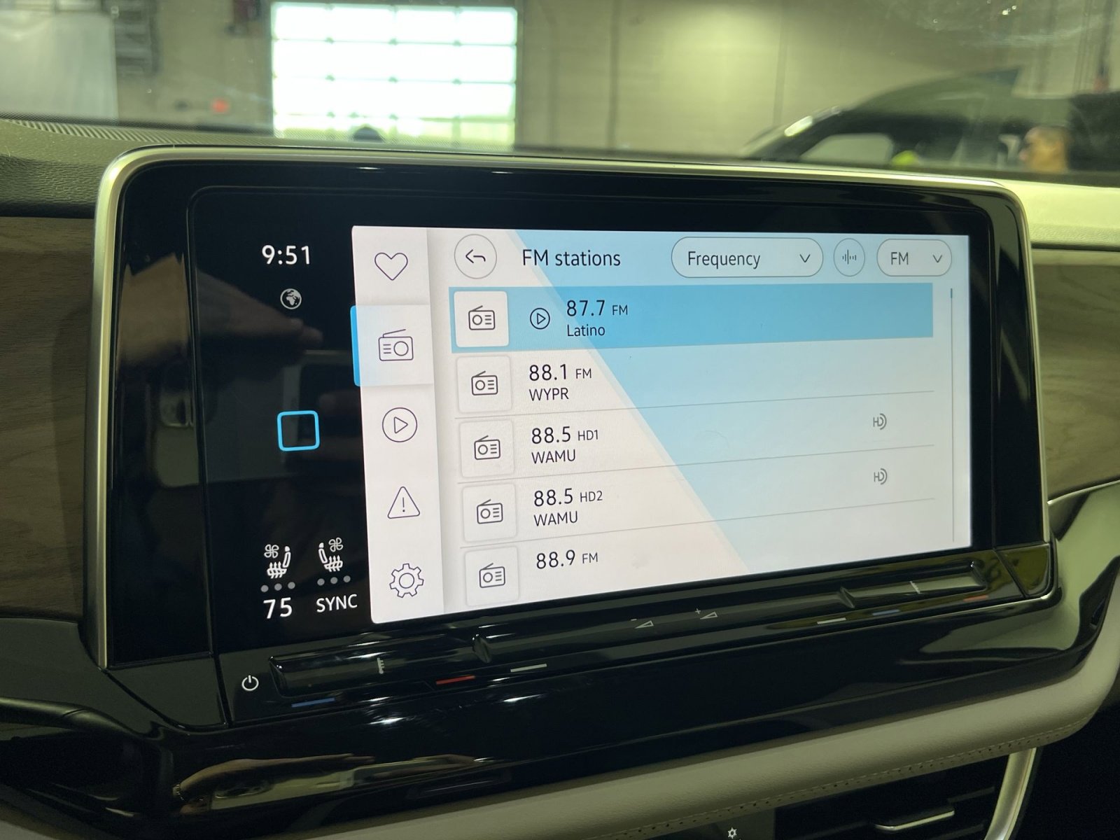 Used 2025 Volkswagen Atlas SE image 17