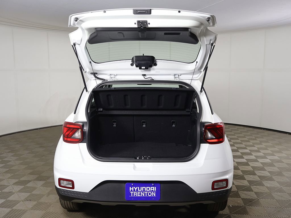 Certified 2024 Hyundai Venue SEL FWD image 15
