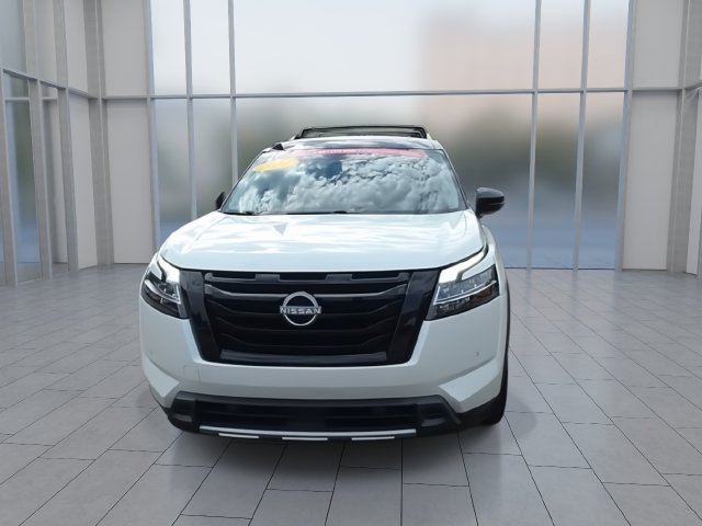 Certified 2024 Nissan Pathfinder SL w/ SL Premium Package AWD/4WD image 3
