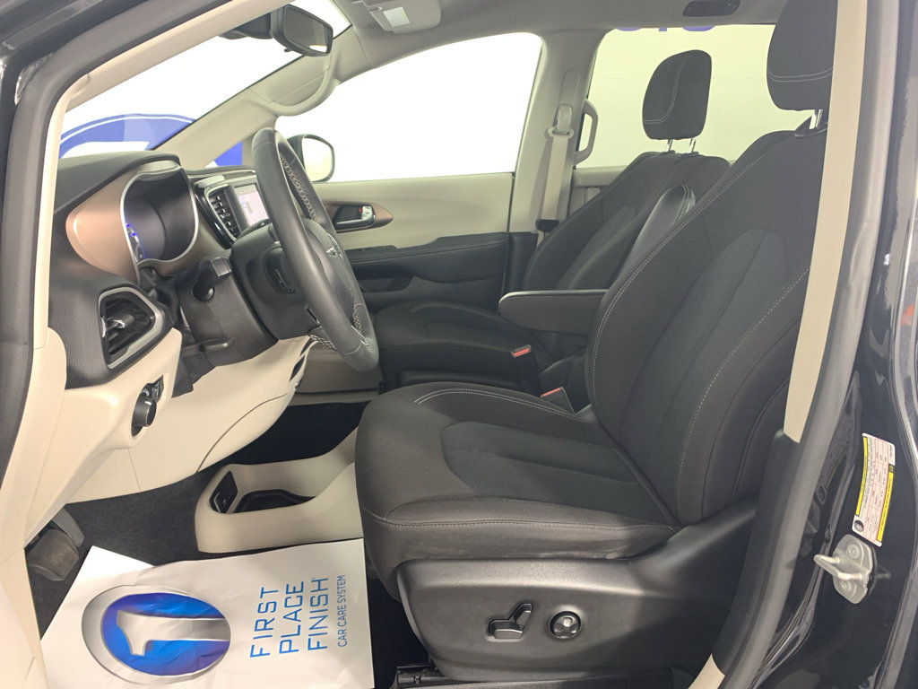 Used 2023 Chrysler Voyager LX FWD image 16