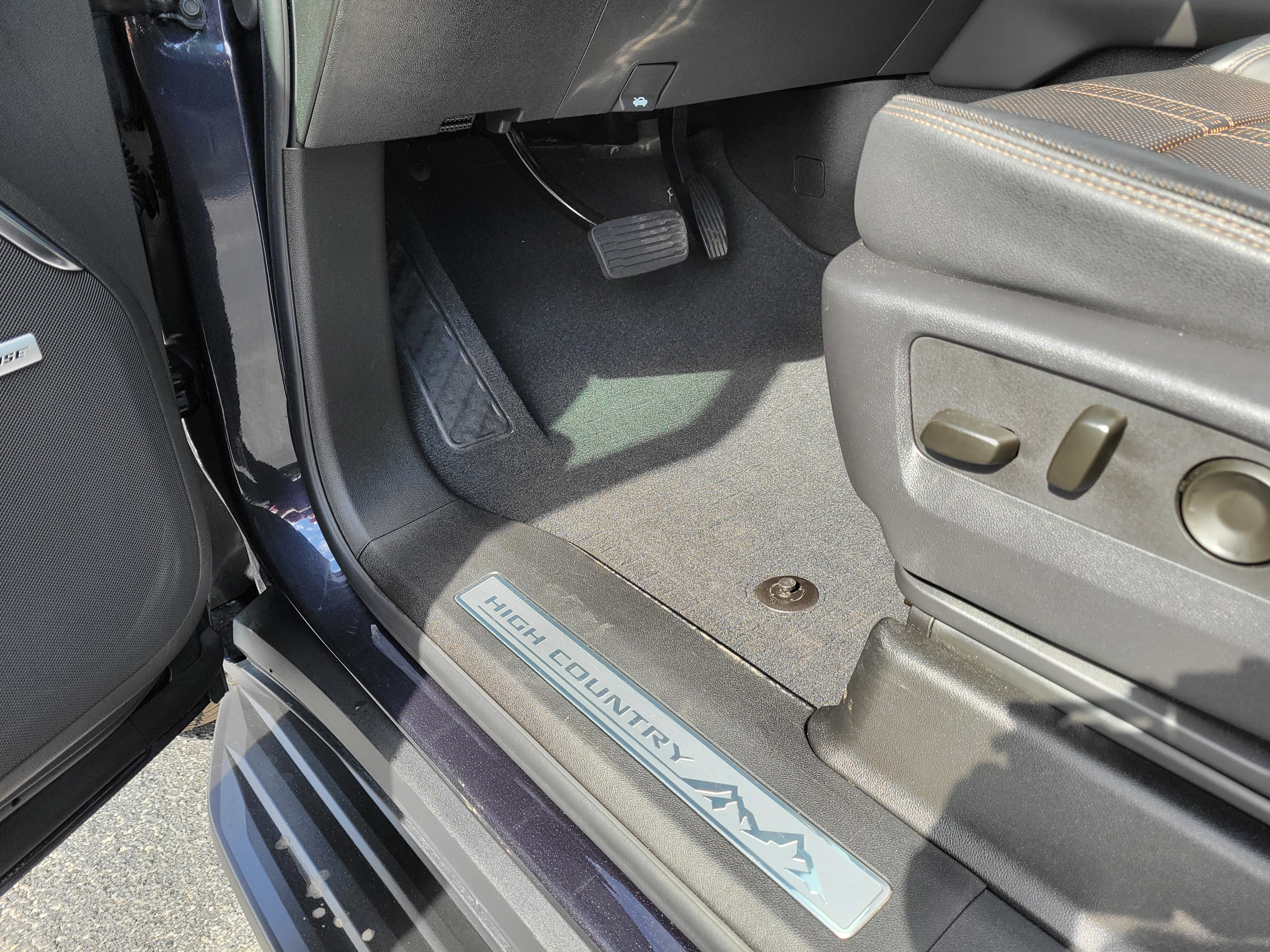 Certified 2025 Chevrolet Suburban High Country image 34