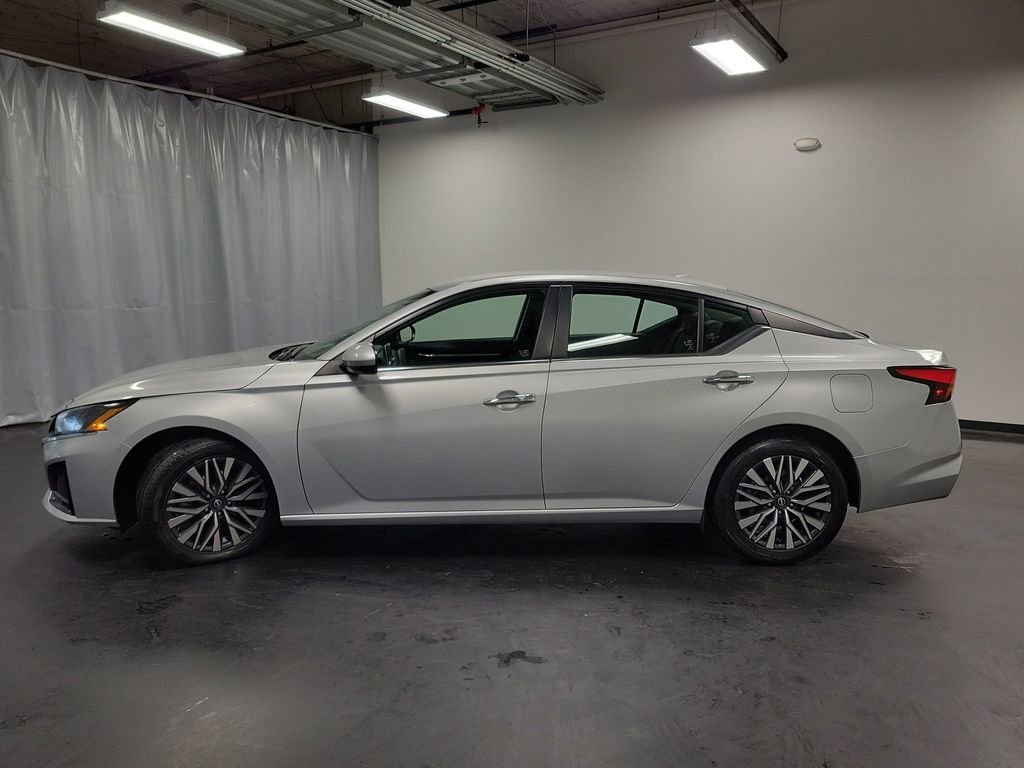 Used 2023 Nissan Altima 2.5 SV image 5