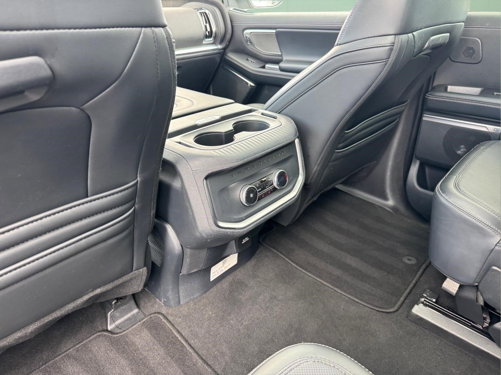 Used 2025 Ford Expedition Max Platinum w/ Driver's Package AWD/4WD image 18