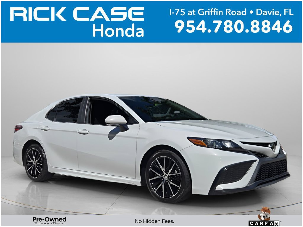 Used 2022 Toyota Camry SE w/ Audio Upgrade Package FWD image 1