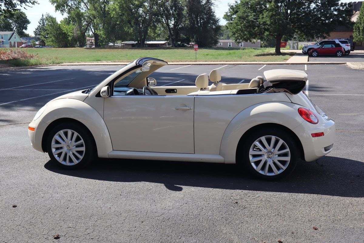 Used 2008 Volkswagen Beetle SE FWD image 8
