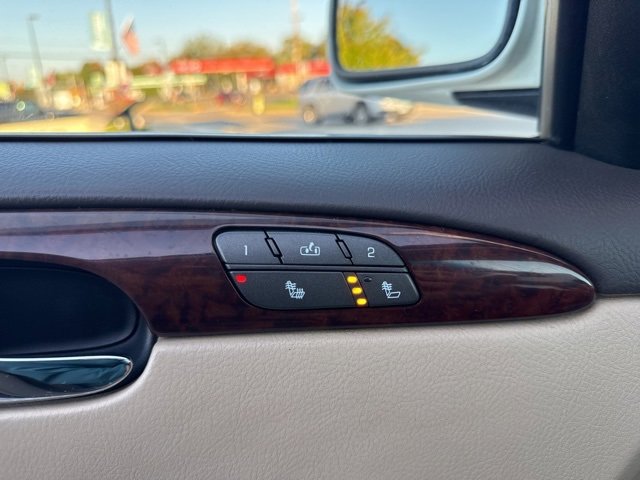 Used 2011 Buick Lucerne CXL image 19