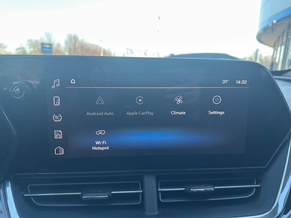 Used 2024 Chevrolet Trax ACTIV w/ Sunroof Package image 16