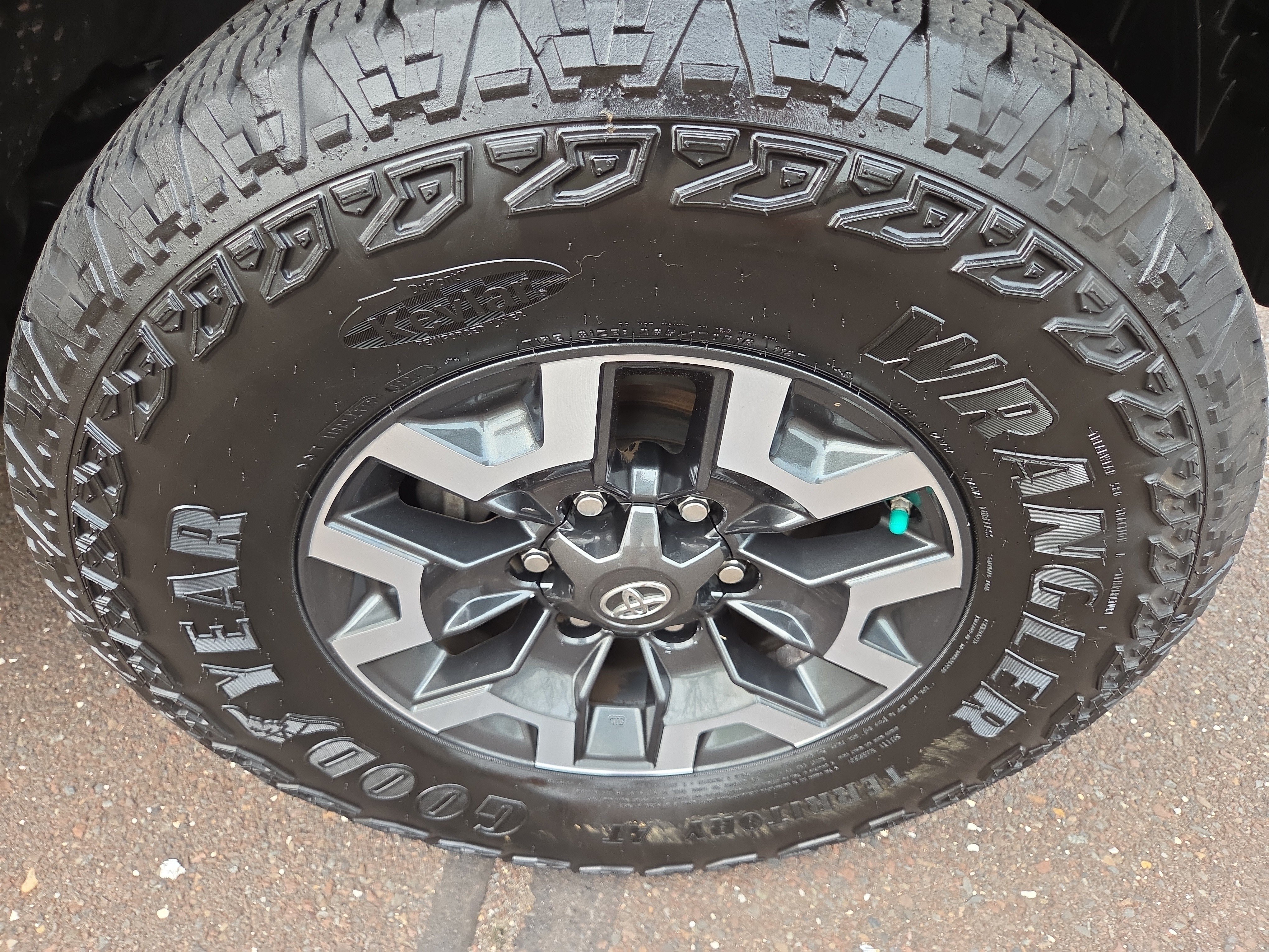Certified 2020 Toyota Tacoma TRD Off-Road w/ TRD Premium Off Road Package AWD/4WD image 9